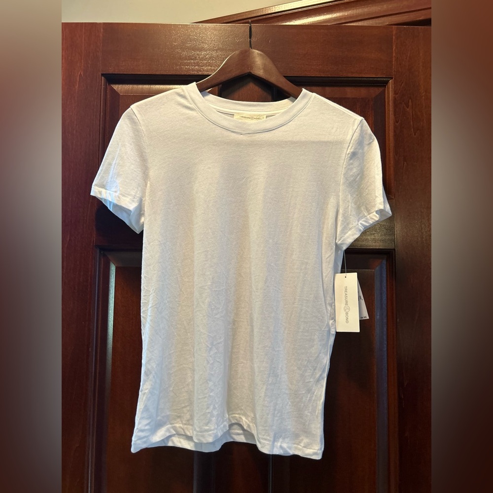 NWT- Treasure & Bond Classic White Tee size XS
